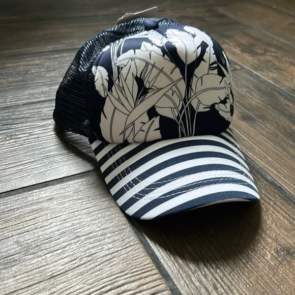 Women’s Roxy hat - Picture 1 of 2